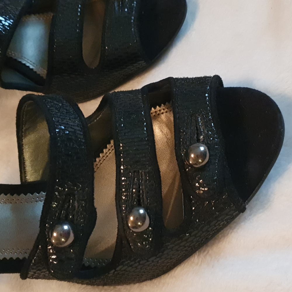 SOLD Heels *NEED GONE ASAP* - Picture 4 of 7